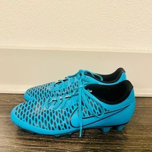 Nike women’s magista cleats